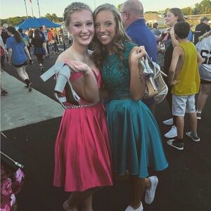 Homecoming two piece teal dress
Size Small/00